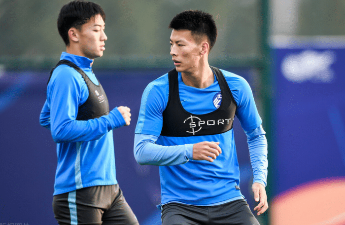 缓称王！大连人4新星+国脚压哨离队，何塞携35人保级，新龙东上位