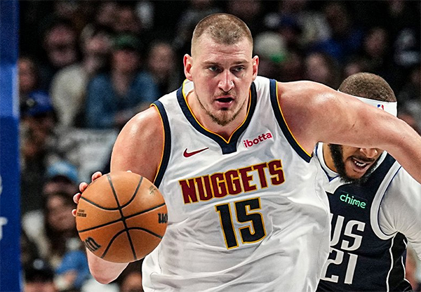 约基奇血染战袍仍神勇，掘金双MVP狂轰40+28+16