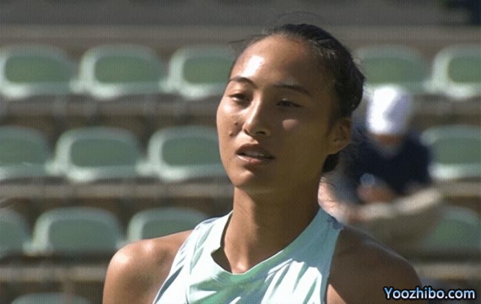 郑钦文0-2爆冷一轮游！草地首秀输NO.169，无力招架暴力发球