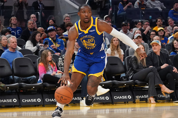 蛇年新气象！勇士队迎来新动态，库里化身 “吃瓜群众”