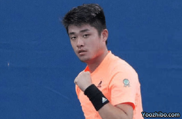 中国男网再迎喜讯：吴易昺横扫挺进4强！仅差2胜登顶中国一哥