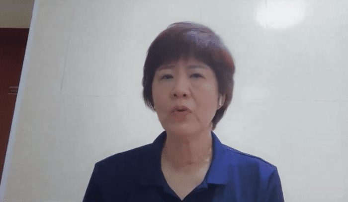 郎平瘦了！回国后首度发声，中国女排问心无愧，亲承不告别或复出