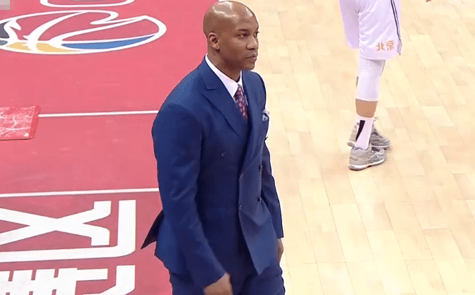 德比战北控末节崩盘！雅尼斯回归首钢大变样，雷蒙首秀很惊艳