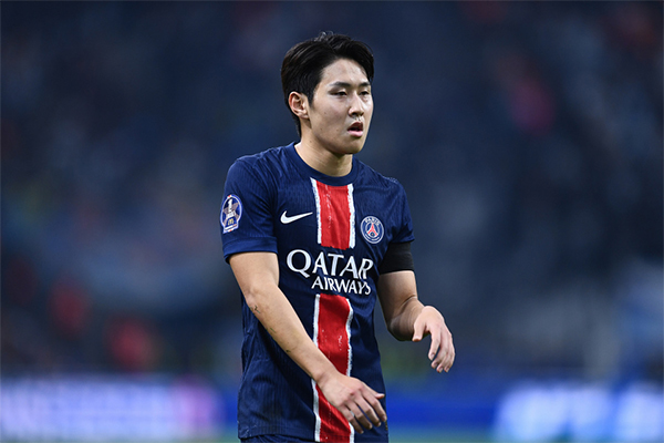 球迷误认 “中国人”：韩国脚事件背后的种族认知争议