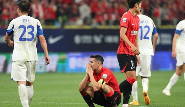 2轮不胜，成都球迷怒了：灾星门将下课！徐正源需反思