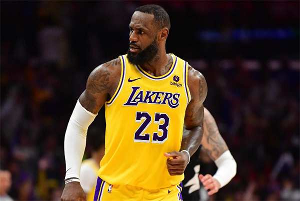 震撼！詹姆斯 2309 次抢断超皮蓬，稳居历史抢断榜第七