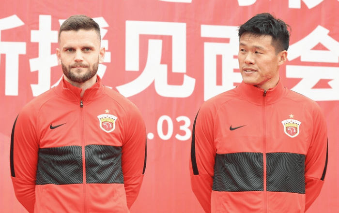 2场大胜轰10球！海港“一线”踢疯了：阿瑙7场10球，新援突然雪崩