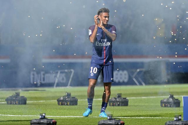 内马尔迎29岁生日，欧足联官方送祝福