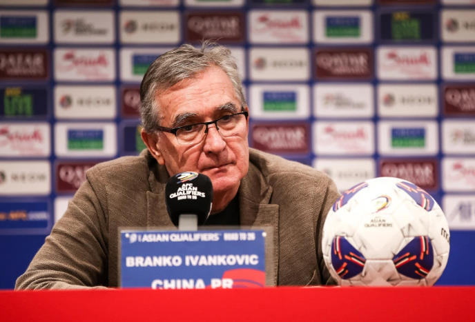 人民日报发声，国足主帅伊万何去何从？