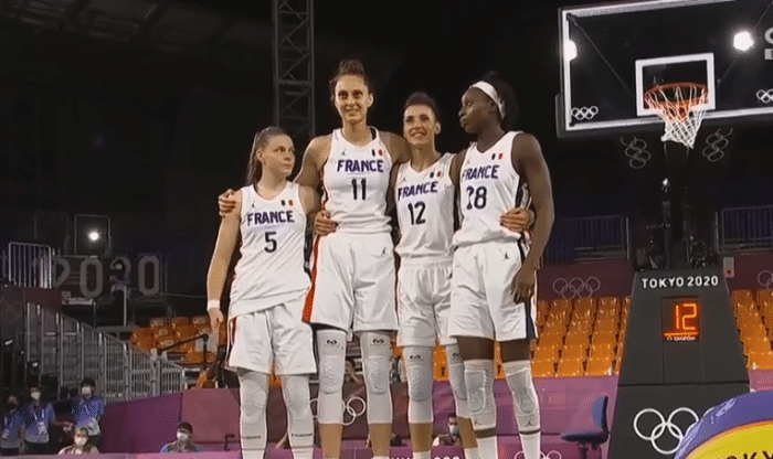 东京奥运篮球首块奖牌诞生，恭喜中国队，实至名归