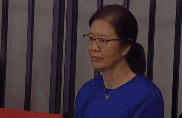 1-0夺赛点！朱婷轰16分率队取胜，郎平吉祥物，赛后聚餐太开心