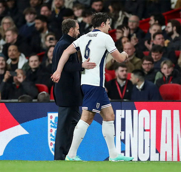 曼联VS布伦特福德，马奎尔伤退，谁将挺身而出？