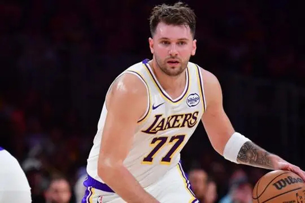 湖人主帅雷迪克透露东契奇回归时间表 周日战<a href=/lanqiuzhijia/76ers/ target=_blank class=infotextkey>76人</a>成潜在复出战