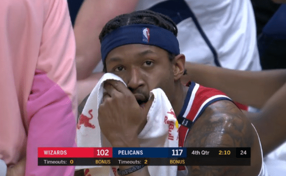 NBA第一空砍帝诞生！比尔累得瘫坐场边，创扎心纪录+妻子回应流言