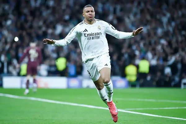 姆巴佩戴帽弑旧主！皇马3-1曼城，6-3强势挺进欧冠16强