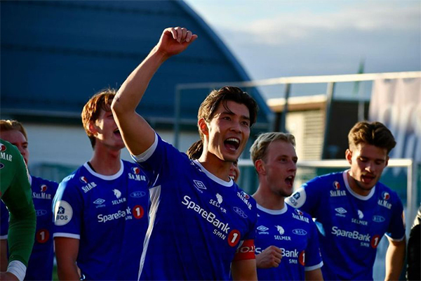 26岁华裔中场欧洲大放异彩却遭国足弃用 28 场 26 球成争议点