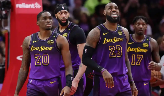 湖人换球衣背后的隐情，詹姆斯表情暗藏玄机，票价飙升为哪般？