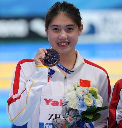 为何张雨霏能80分钟夺得两金？教练秘籍曝光，夺冠将金牌献恩师