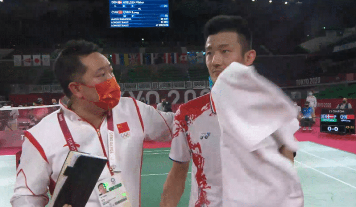 折戟！谌龙惨败安赛龙丢冠，无缘复制林丹神迹，国羽2金4银收官