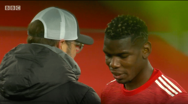 博格巴在索帅身后与克洛普谈笑！新发型亮相有新作风，甘心做防守