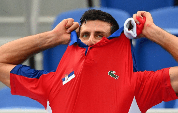 奥运会德约朝看台扔球拍，纳达尔痛批：幸好没观众 不是好榜样