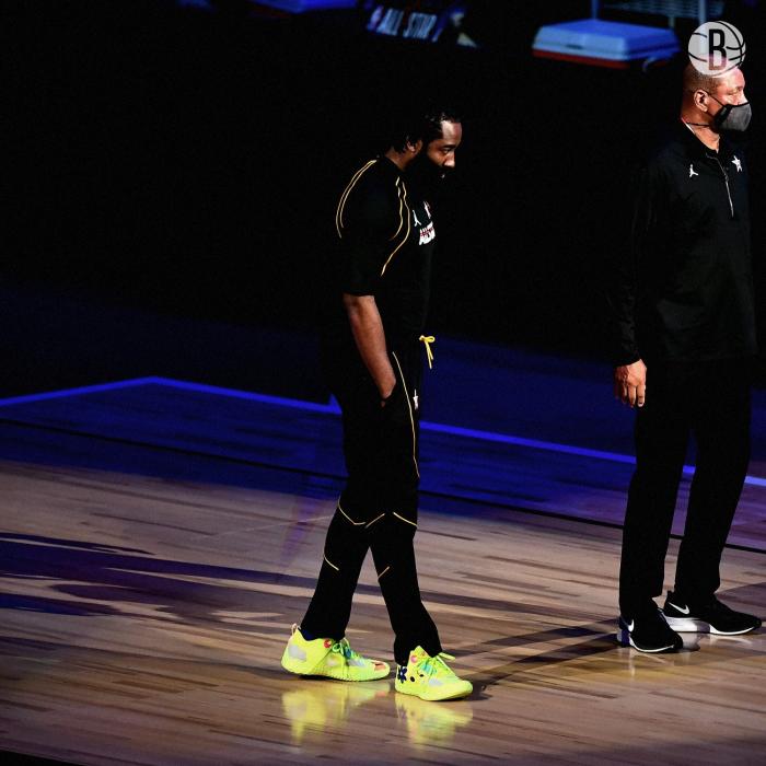 全明星欢乐多！库里吓坏东契奇，詹皇压轴亮相+抛镁粉时萌神搞怪仰视