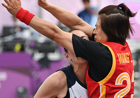 中国三人女篮首场惨败！王丽丽9中1扎心，队长1分4失误太无奈