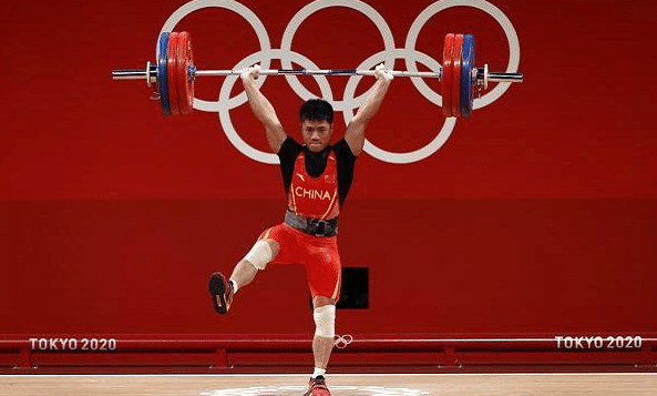 圈粉无数！李发彬金鸡独立夺金，外媒刷屏式报道：火烈鸟站立