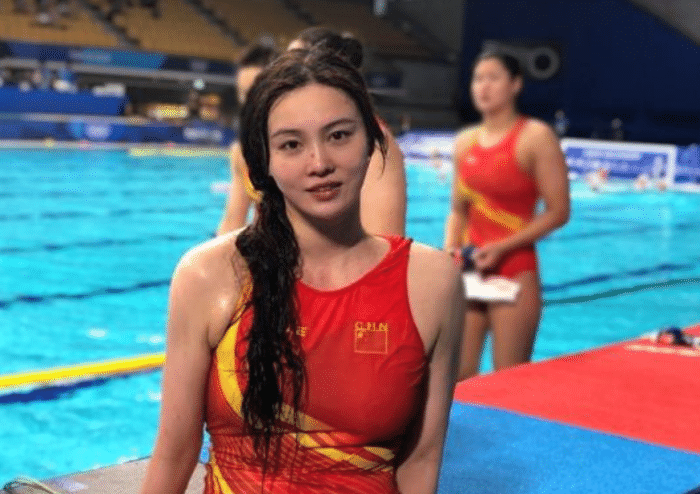 轰进16球！中国队胜日本迎奥运首胜，裁判吹罚引起争议