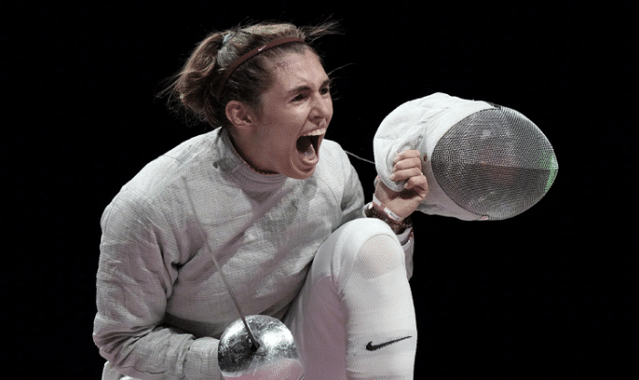 传承！女儿爆冷夺冠，父亲拥抱祝福，时隔25年父女同一项目摘金