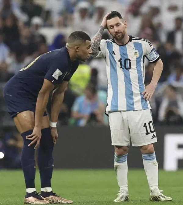 姆巴佩坦言：受益梅西良多，巨星光芒下的全方位学习与赞叹