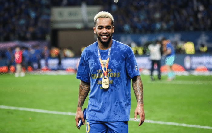 身价缩水3亿！中超73球巨星或回归：3大被动局面施压，国足盼归化