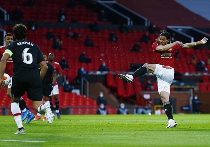 卡瓦尼入欧战里程碑式进球！他已告知曼联巨头：续约关键不是高薪