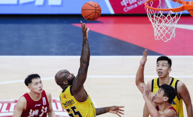 5战狂投170次！CBA得分王徒有虚名，疯狂打法坑惨巨人杀手