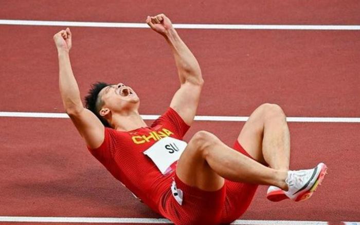 苏炳添完成目标！赛后和网友愉快讨论发型，打破国人短跑壁垒