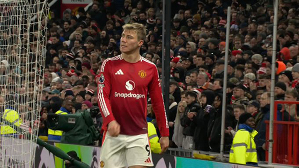 曼联内讧？霍伊伦德被队友孤立，13场7次零射门真相曝光