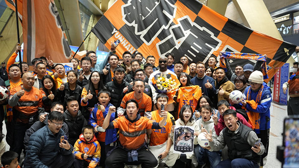 25岁海港球星奥斯卡：表态愿为国足而战，全家学中文开启新征程