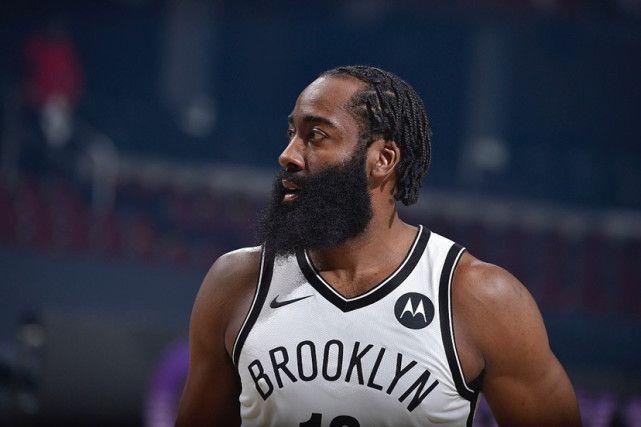 杜兰特缺阵，为何哈登才14次出手？大胡子下的一手好棋