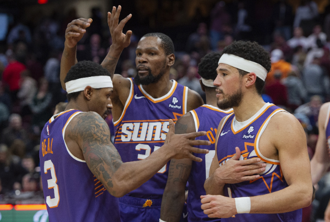 太阳年终大战折戟之危：布克伤停，杜兰特点兵，交易风云笼罩