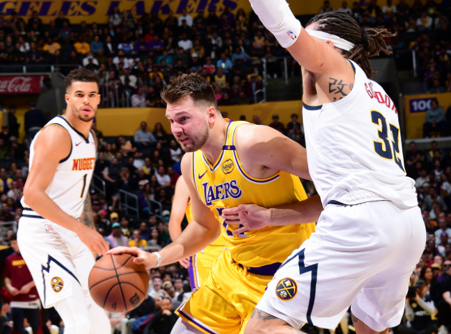 21分震撼全场！东契奇火力全开，湖人单节打爆掘金