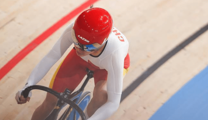 遗憾摘银！王小梅斩获中国残奥首枚奖牌，00后脑瘫少女实现目标