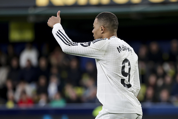 姆巴佩暴怒！空门良机被队友无视，错失戴帽愤而甩手咆哮