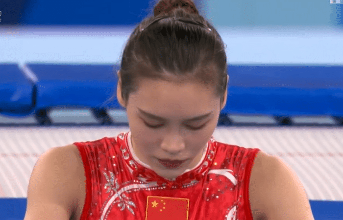 27岁蹦床女神摘银！19年受伤坐轮椅险无缘奥运 超高颜值酷似明星