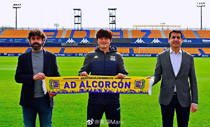 靳子阳获得西乙球队的职业合同, 已连续首发4场