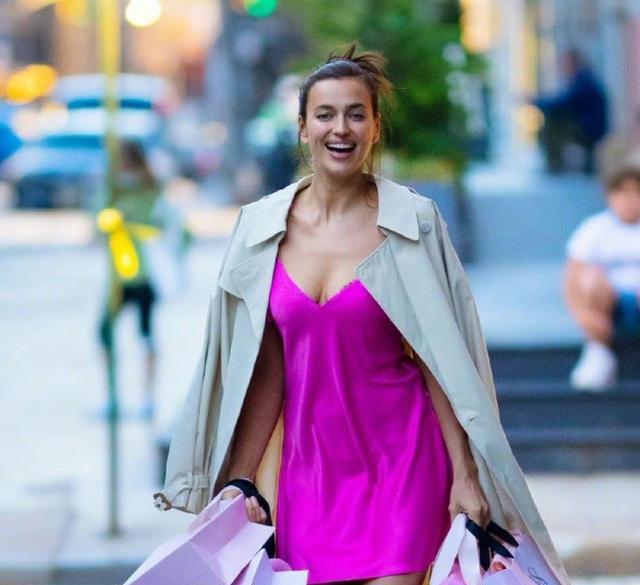 伊莲娜产后性感亮相，为何C罗会和她分开，选择平凡的乔治娜？