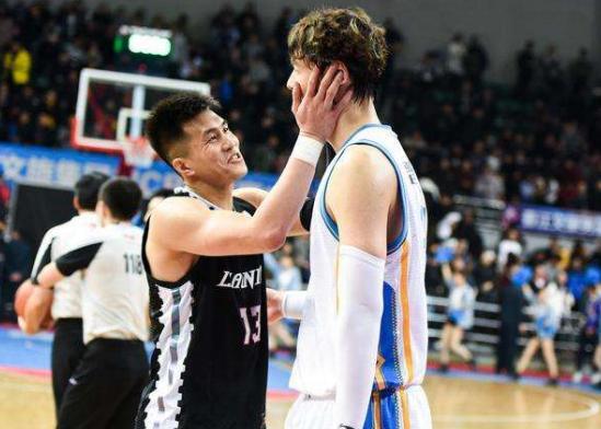 中国男篮无缘奥运会，郭艾伦和王哲林却“躺枪”了