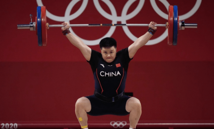中国队第25金恭喜！汪周雨举重碾压式摘金，成功圆梦东京，兑现出征前豪言