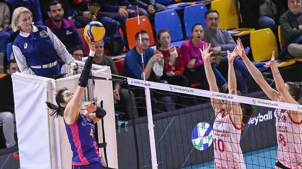 双冠王概率暴涨！斯坎迪奇半决赛零封，主帅：有朱婷成为顶级球队