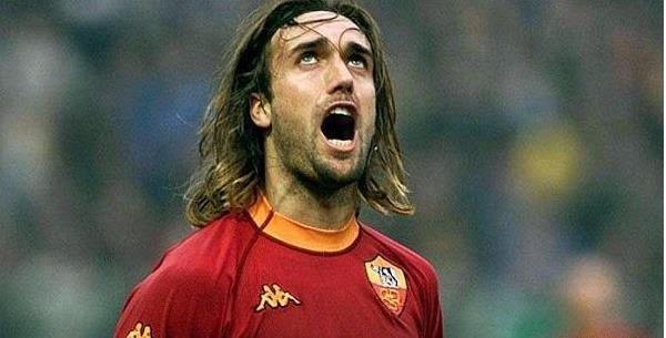 罗马球员被扒光，提前进场庆祝险些丢冠，罗马球迷得到什么处罚？