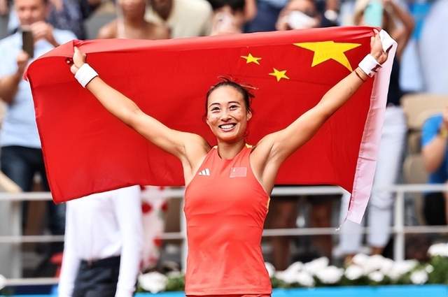 郑钦文横扫对手夺奥运网球女单金牌，书写新纪录